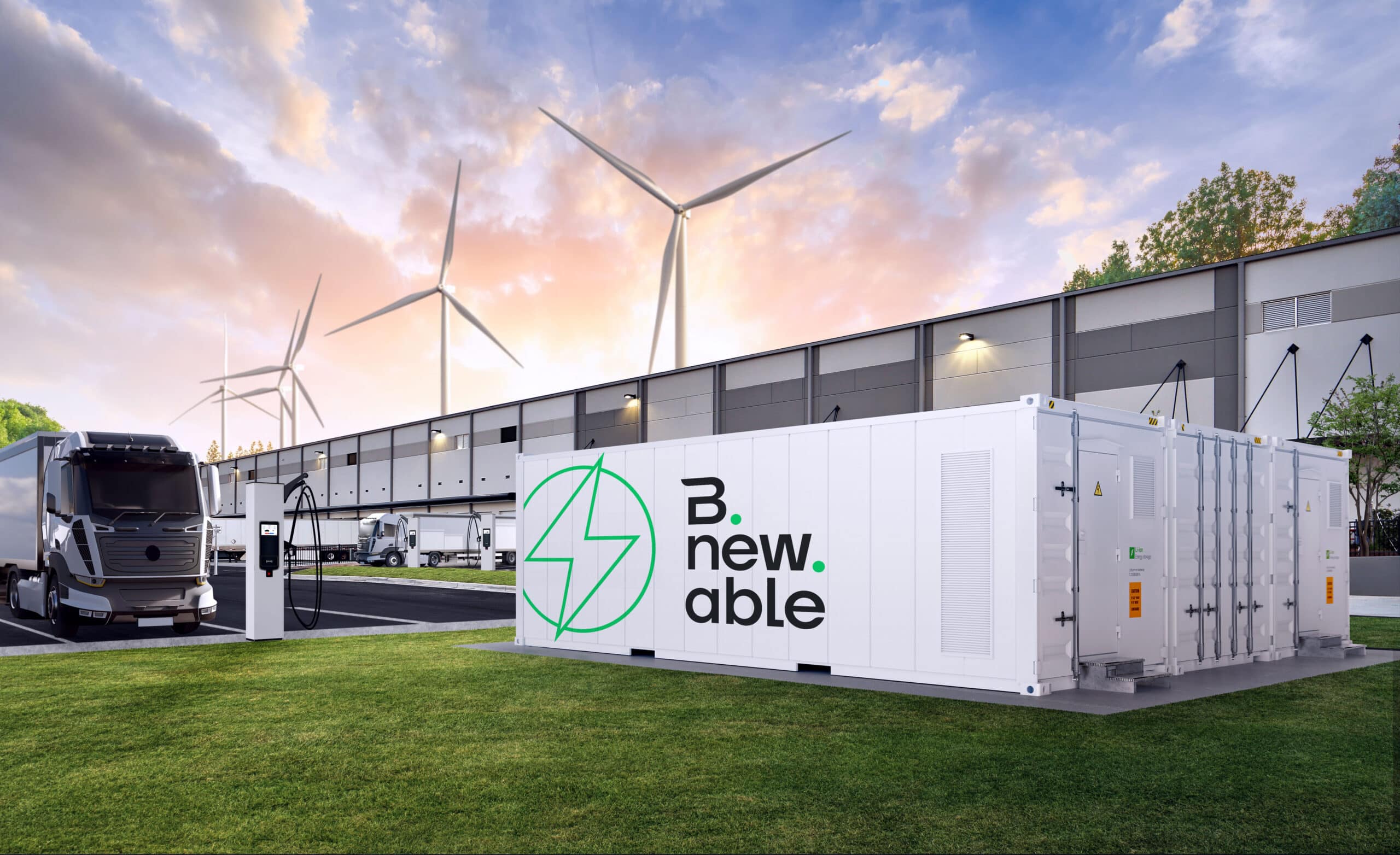 Elektrischer Sattelzug an Industrieladestation auf Logistikgelände, Solarpanele auf Lagerhausdach im Hintergrund, goldenes Nachmittagslicht.